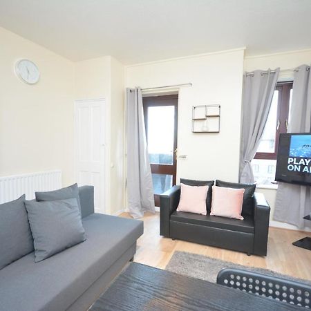 Lovely 4 Bedroom Apartment Close To The City Walking Distance From The Rivere View لندن المظهر الخارجي الصورة