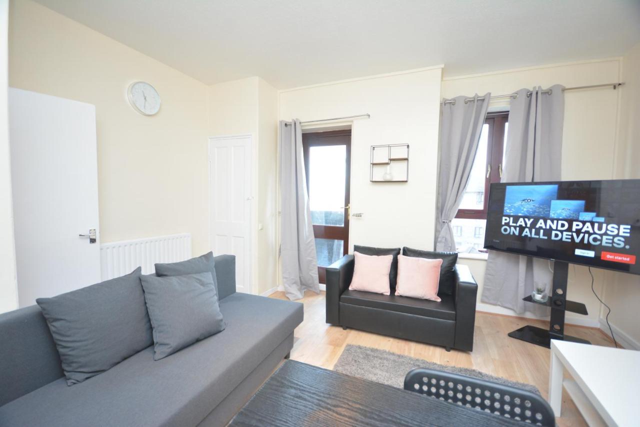 Lovely 4 Bedroom Apartment Close To The City Walking Distance From The Rivere View لندن المظهر الخارجي الصورة